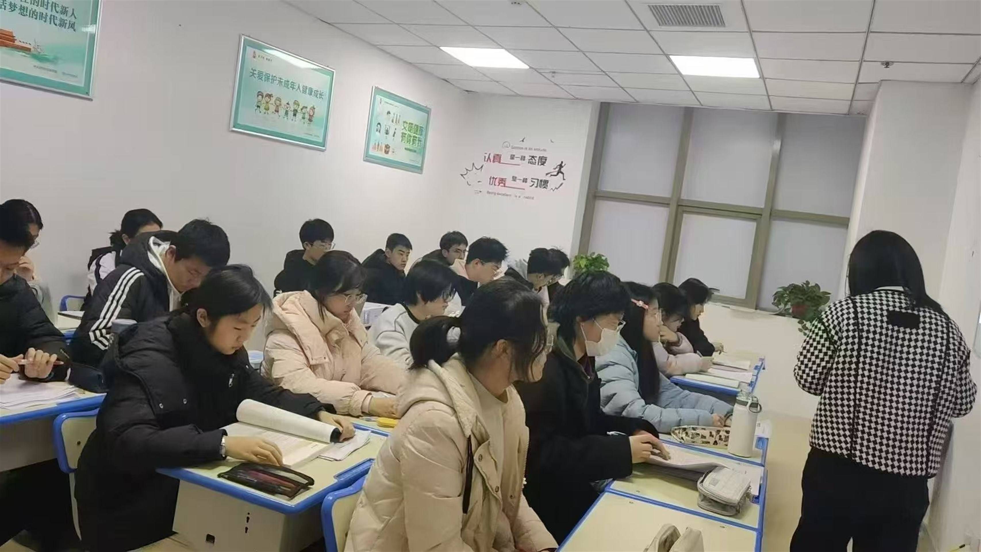 從大學走向未來 教育咨詢如何助力學子擇業啟航